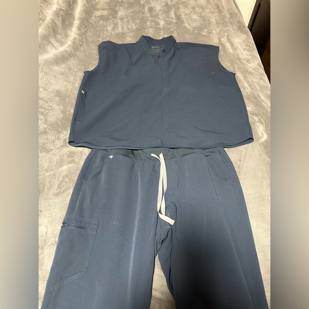 Figs Zamora Jogger pants size 2XL TALL and Rafaela top 2XL. Smoke free home.